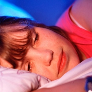 Dormir libera mielina, substância que protege o circuito do cérebro, dizem cientistas